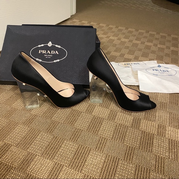 Authentic Prada heels - Picture 2 of 10